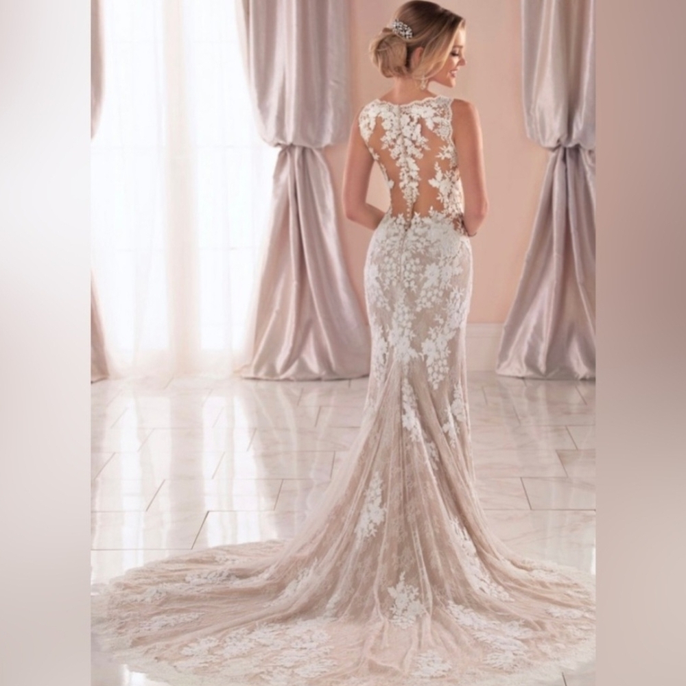 Stella York Lace Wedding Dress - Picture 2 of 6